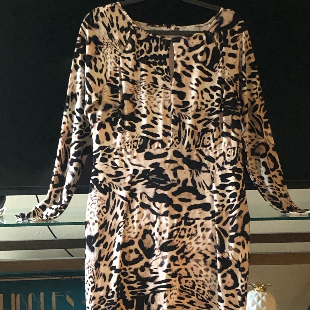 Beautiful EUC Jennifer Lopez animal print dress